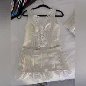 Elegant Cream Lace Trim Set